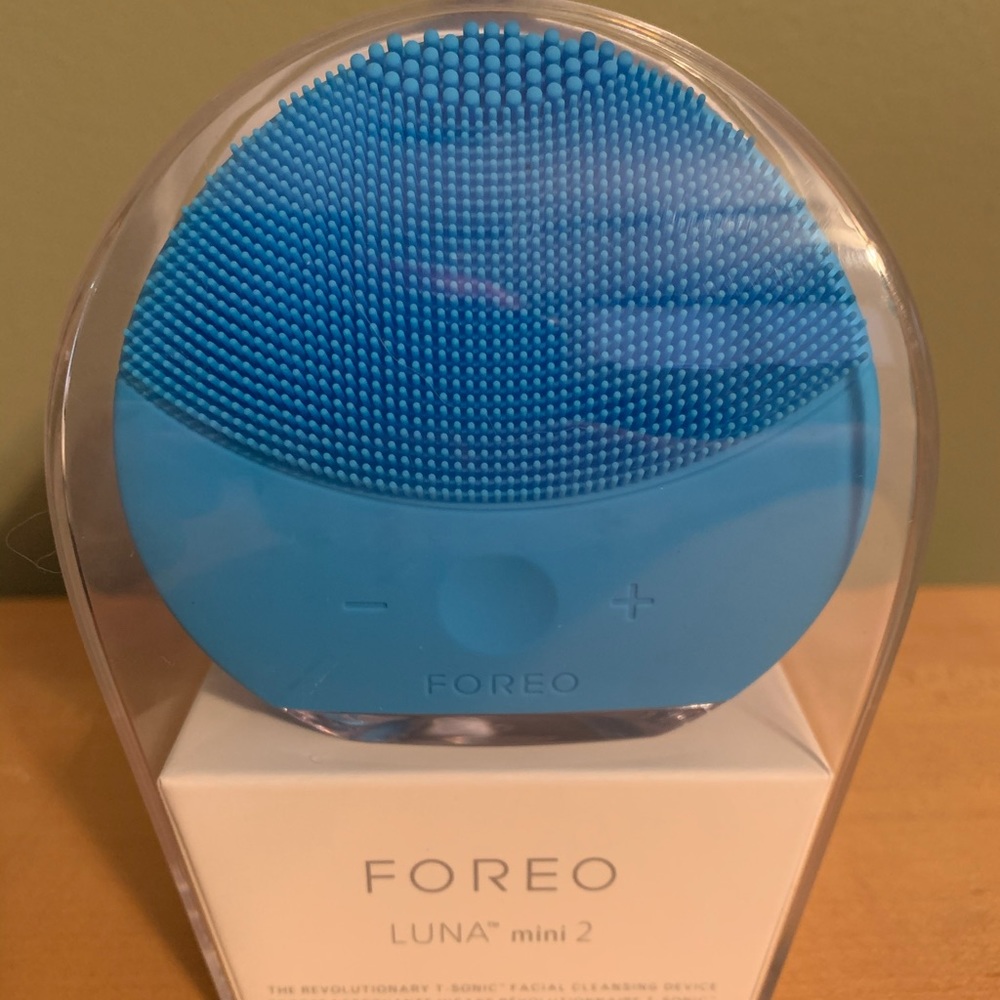 Foreo LUNA mini 2 facial cleansing device. New!